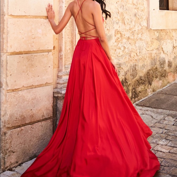 SHERRI HILL Prom/Homecoming Dress Style 51631 in Red — Size 0 - Picture 2 of 8